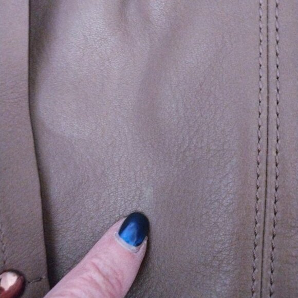 B MAKOWSKY Taupe Soft Leather Handbag Purse Shoulder Bag Large Rosegold Accents - Picture 11 of 11